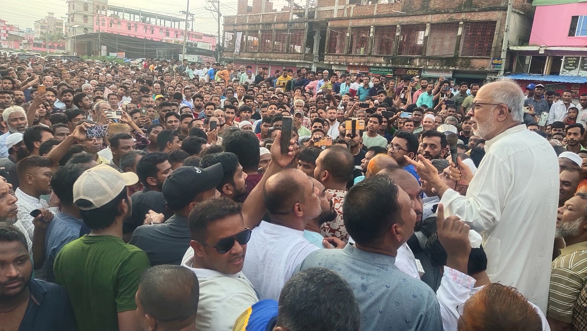 চট্টগ্রামের রাউজানে বিএনপির সমাবেশে বক্তব্য দেন সাবেক সংসদ সদস্য ও বিএনপির নেতা গিয়াস উদ্দিন কাদের চৌধুরী। আজ বিকেলে উপজেলা সদরের জলিল নগরে